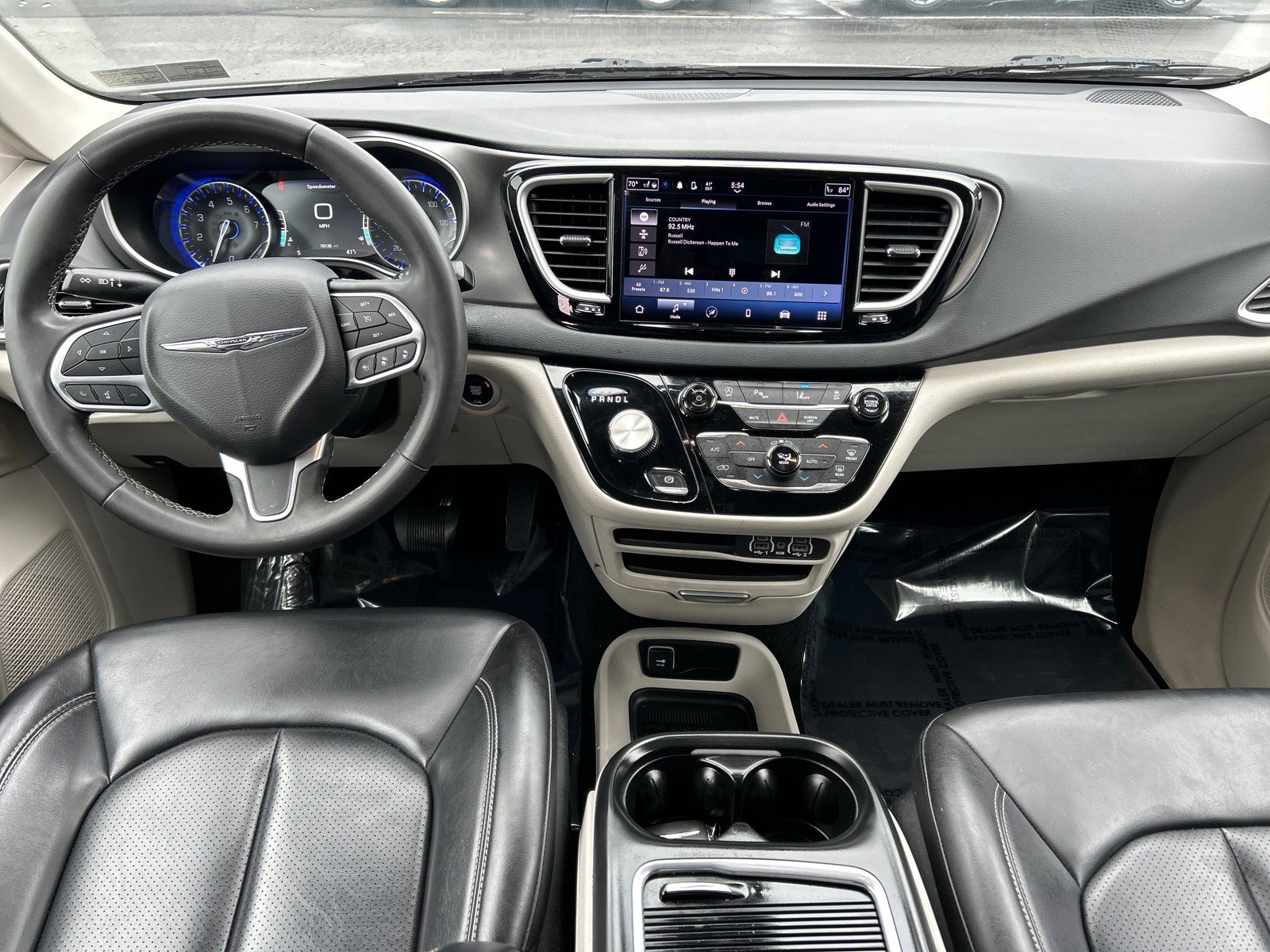 Used 2023 Chrysler Pacifica Touring-L image 3