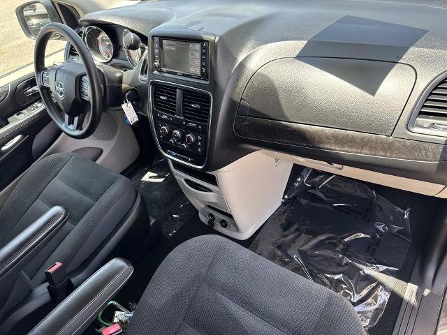 Used 2018 Dodge Grand Caravan SE w/ UConnect Hands-Free Group FWD image 30