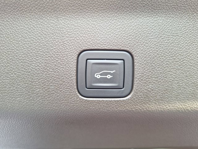 Used 2024 Cadillac Escalade Premium Luxury w/ LPO, Floor Liner Package AWD/4WD image 21