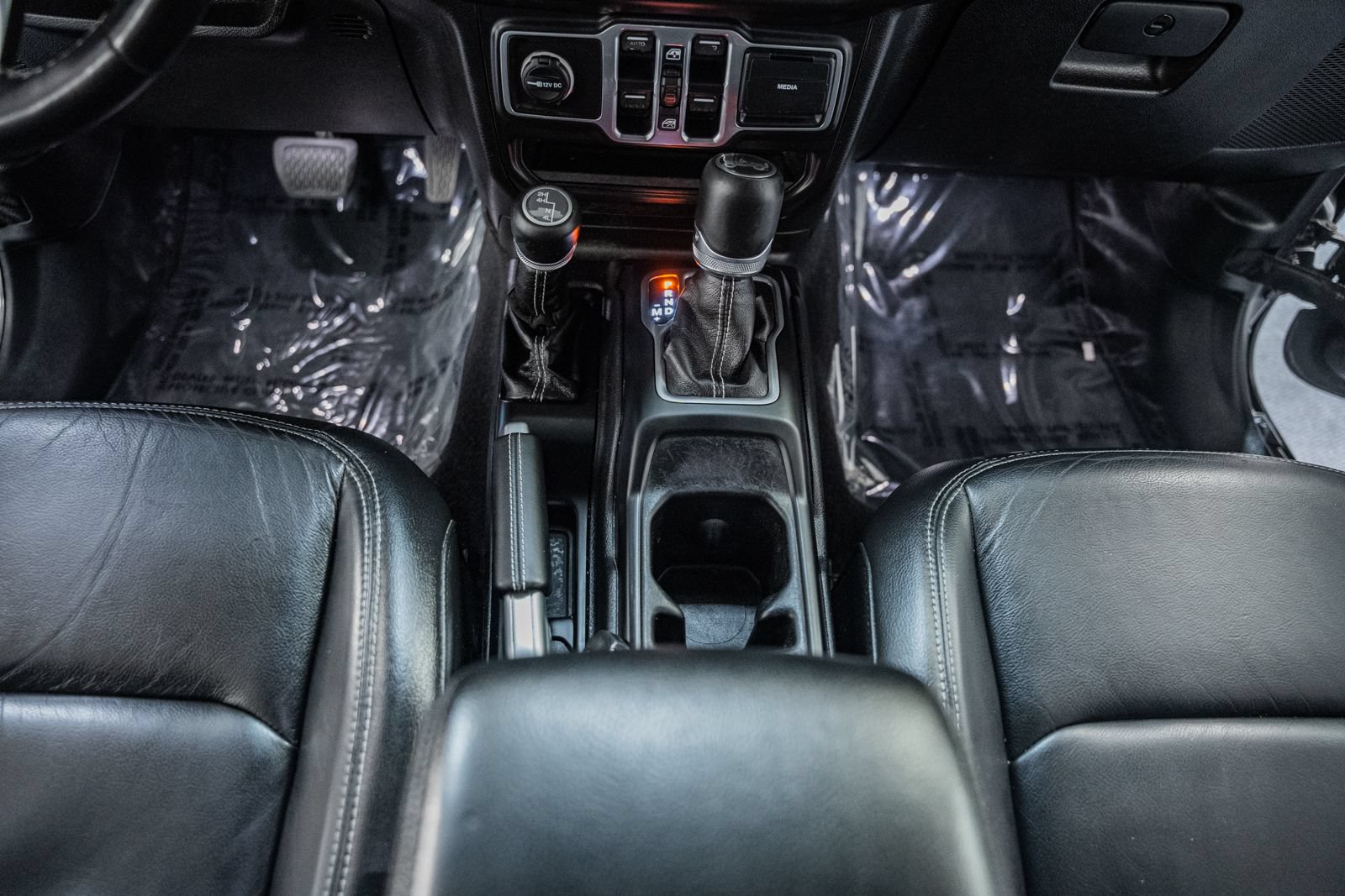 Used 2018 Jeep Wrangler Unlimited Sahara AWD/4WD image 37