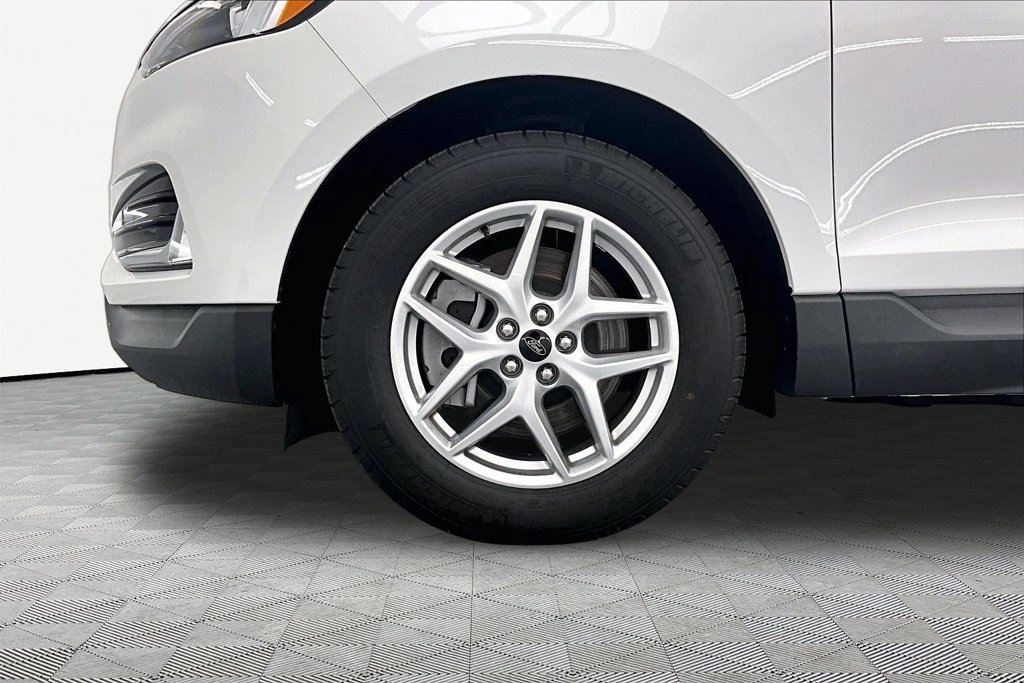 Certified 2024 Ford Edge SEL w/ Convenience Package AWD/4WD image 9