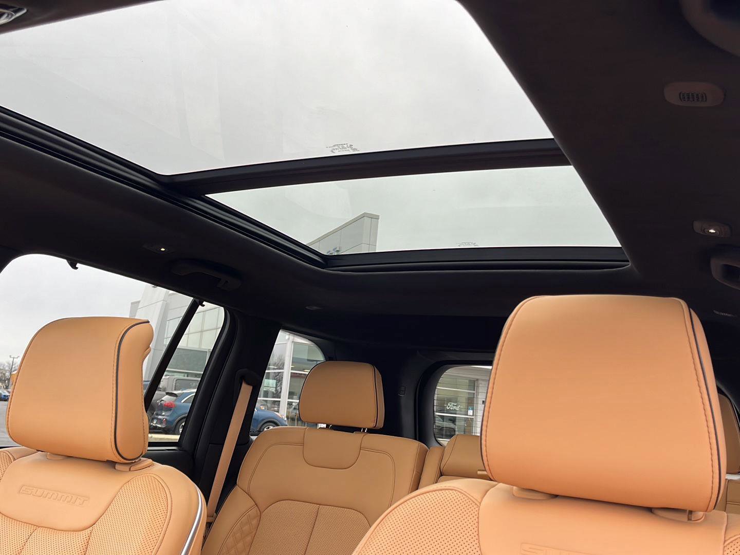 Used 2024 Jeep Grand Cherokee Summit image 10