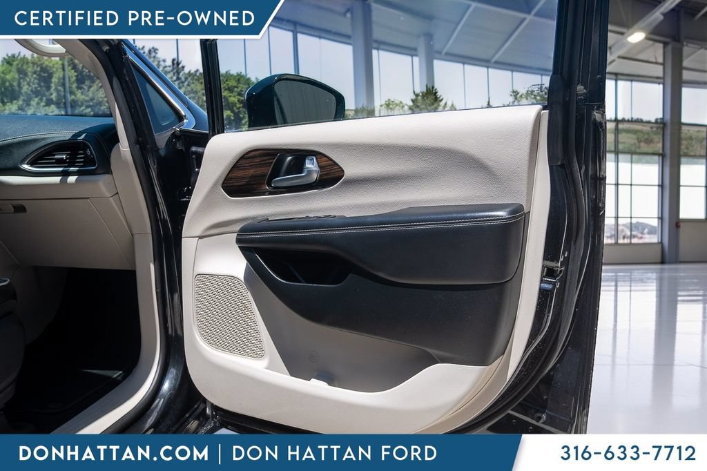 Used 2023 Chrysler Pacifica Limited FWD image 23
