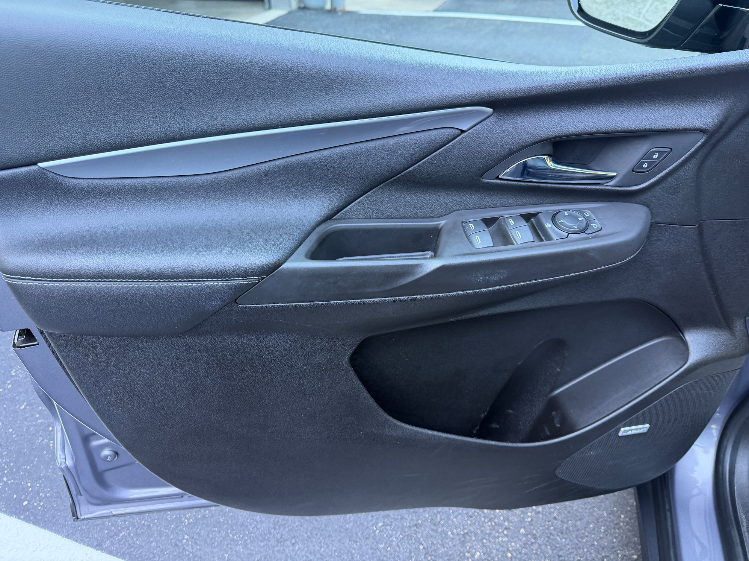 Used 2023 Chevrolet Bolt LT w/ Infotainment Package FWD image 14
