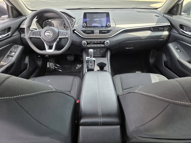 Used 2025 Nissan Altima 2.5 SV FWD image 8
