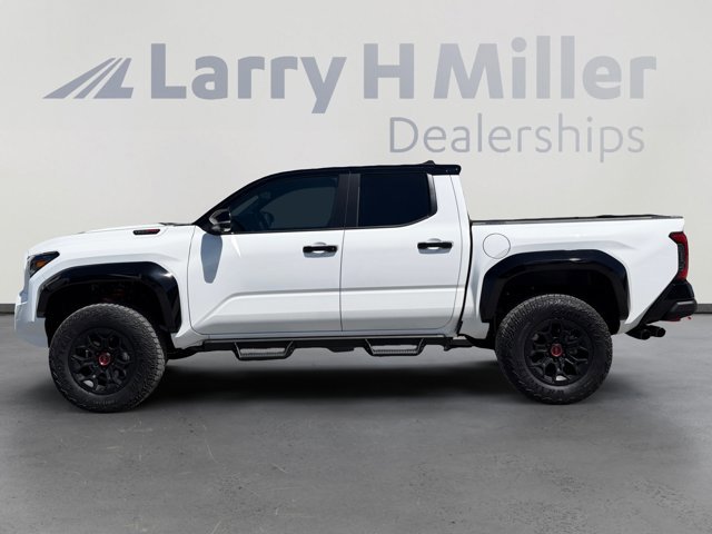 Used 2025 Toyota Tacoma TRD Pro AWD/4WD image 2