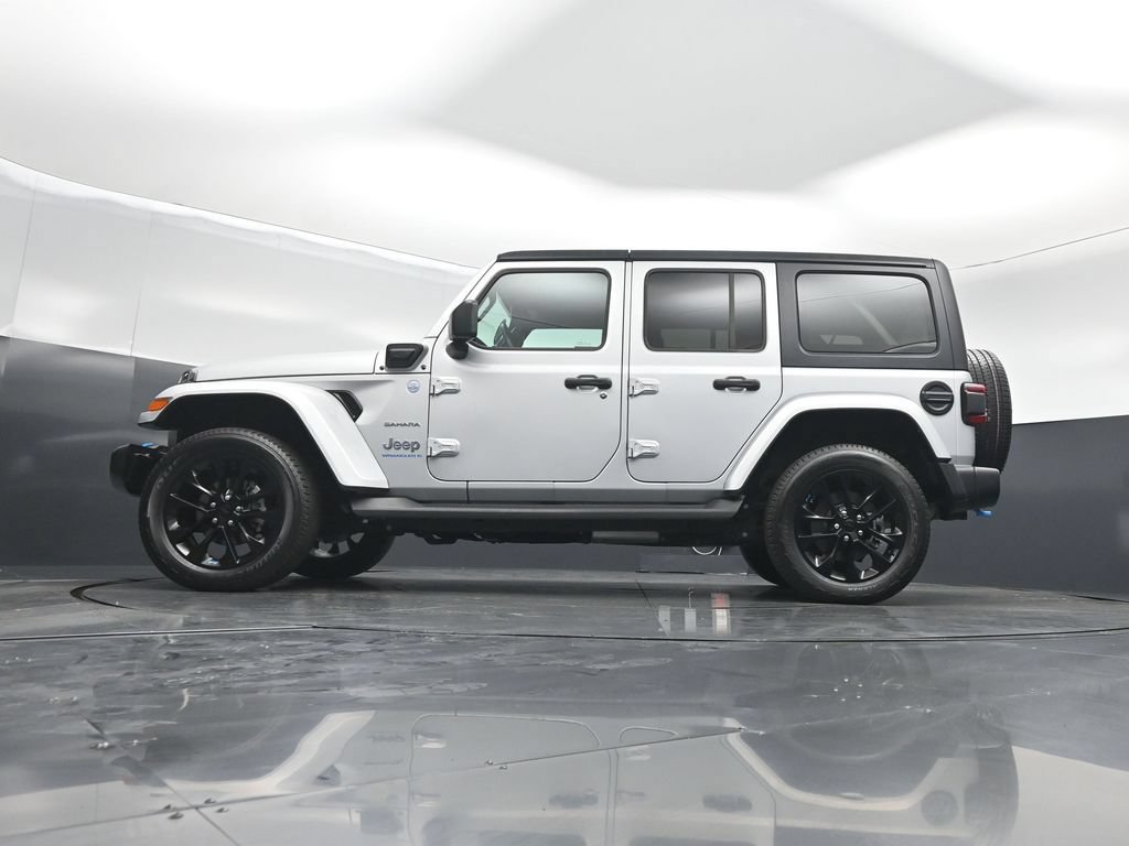 Used 2023 Jeep Wrangler Unlimited Sahara w/ Cold Weather Group AWD/4WD image 8