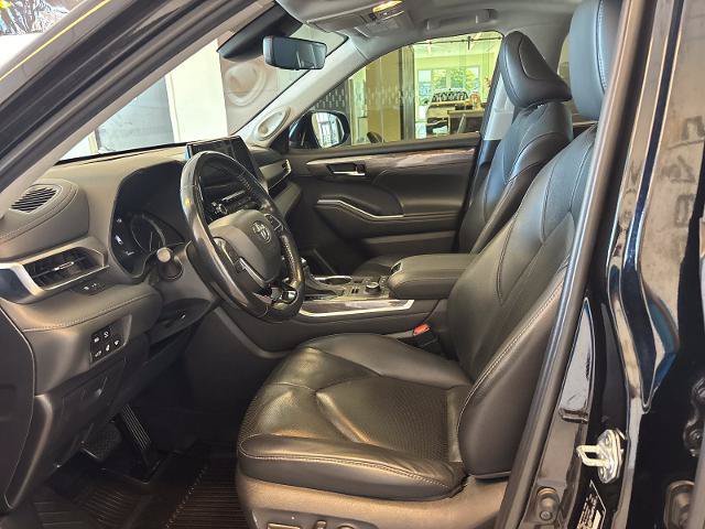 Used 2021 Toyota Highlander Limited AWD/4WD image 12
