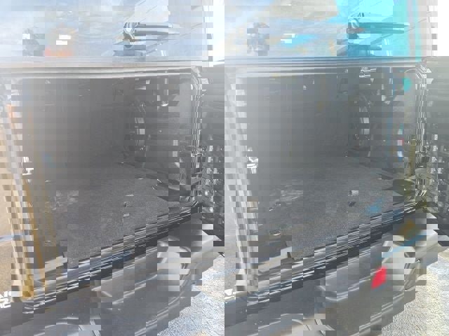 Used 2021 Jeep Wrangler Unlimited Rubicon w/ Dual Top Group AWD/4WD image 47