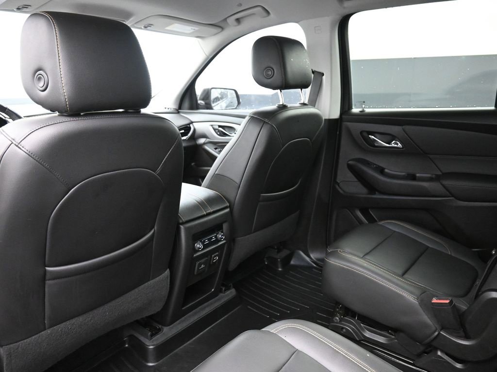 Used 2021 Chevrolet Traverse RS image 2