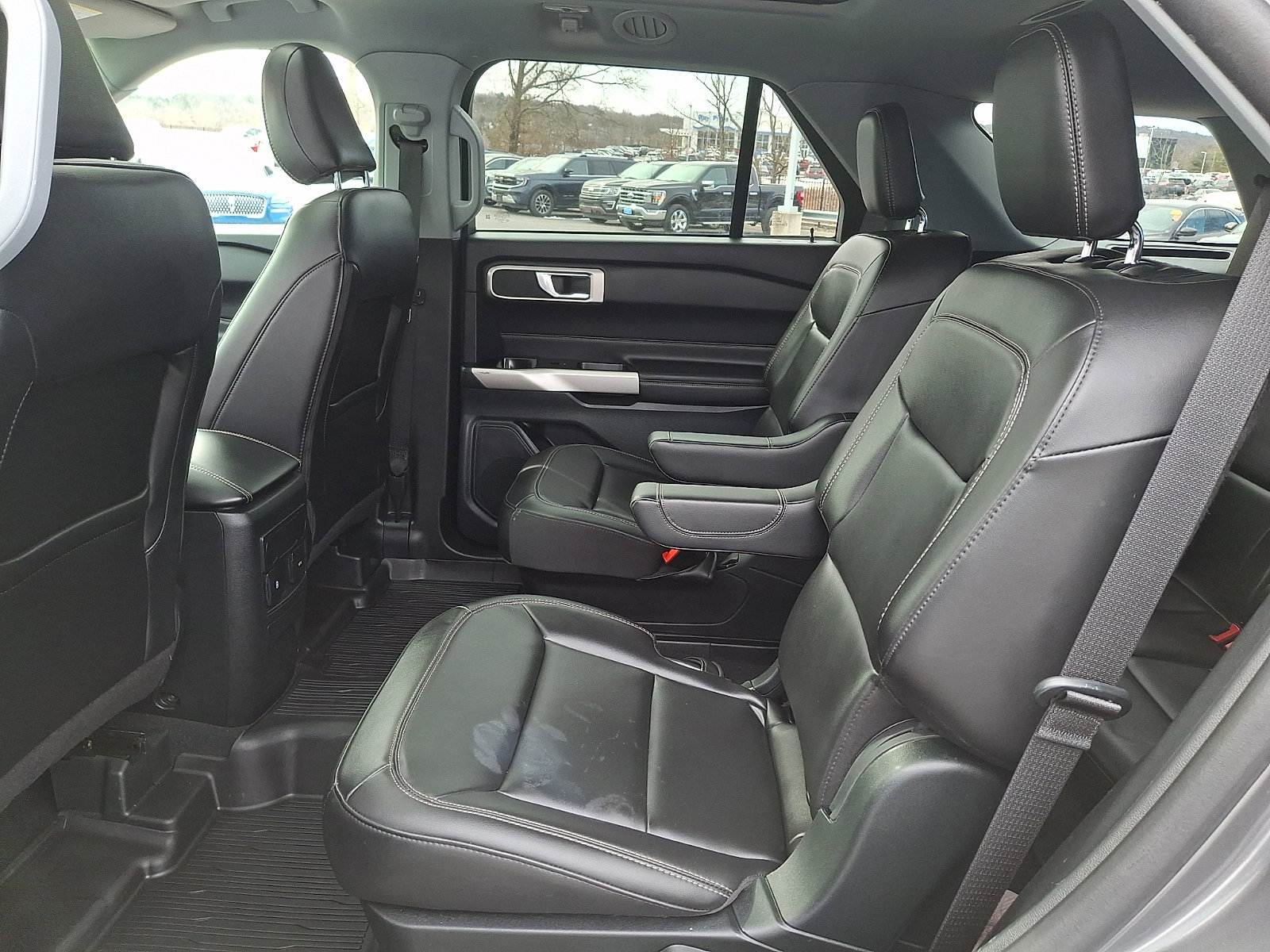 Certified 2023 Ford Explorer XLT w/ Equipment Group 202A AWD/4WD image 10