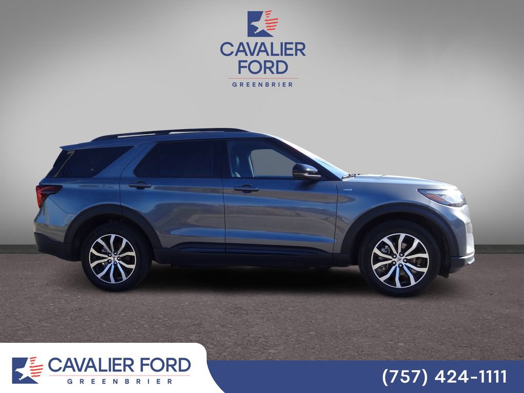 Certified 2025 Ford Explorer ST-Line AWD/4WD image 2
