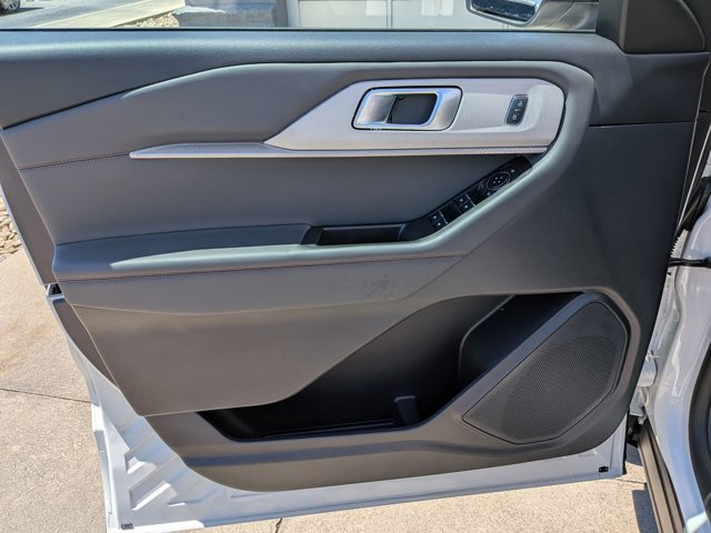 Certified 2025 Ford Explorer Active w/ Active Comfort Package AWD/4WD image 12