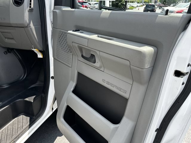 Certified 2024 Ford E-450 and Econoline 450 Super Duty w/ Power Windows & Locks Group RWD image 31