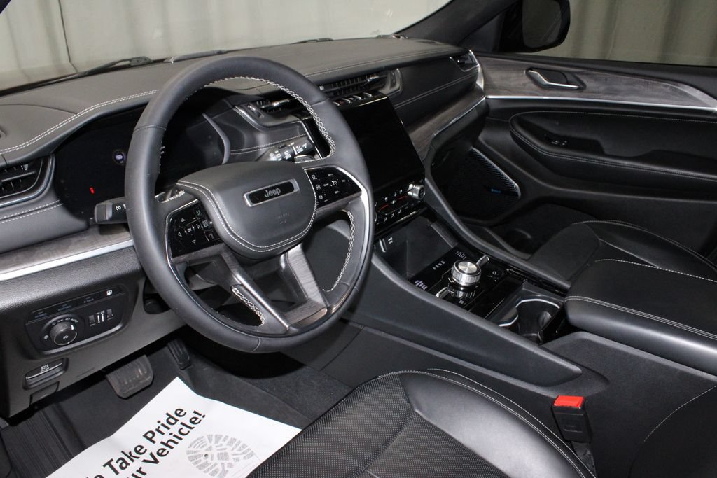 Used 2023 Jeep Grand Cherokee Overland AWD/4WD image 24