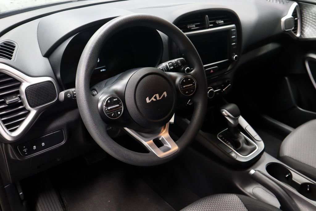 Used 2025 Kia Soul LX image 22
