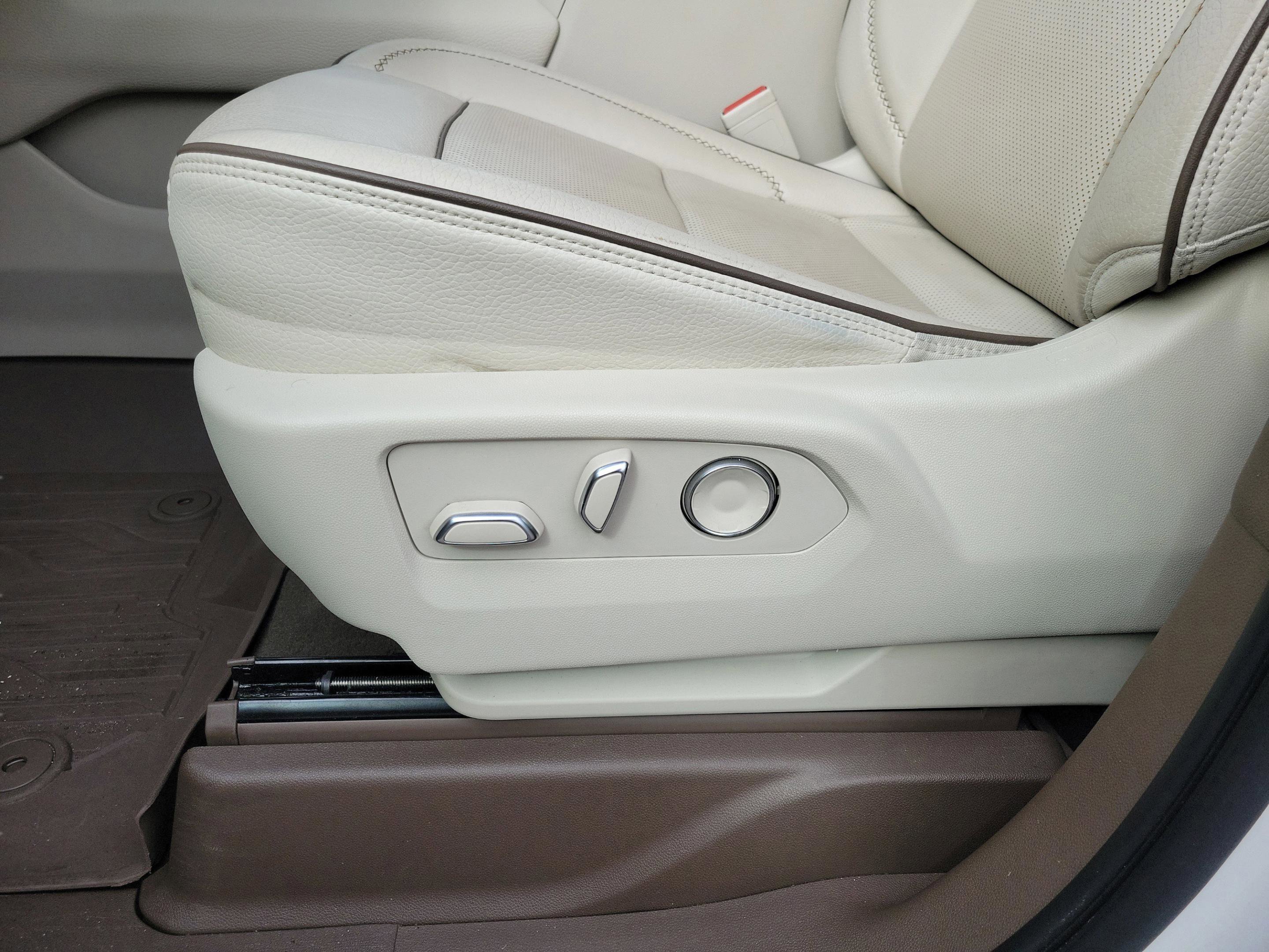 Used 2021 GMC Yukon Denali w/ Denali Premium Package image 9