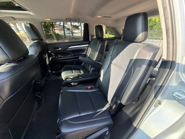 Used 2019 Toyota Highlander XLE AWD/4WD image 21