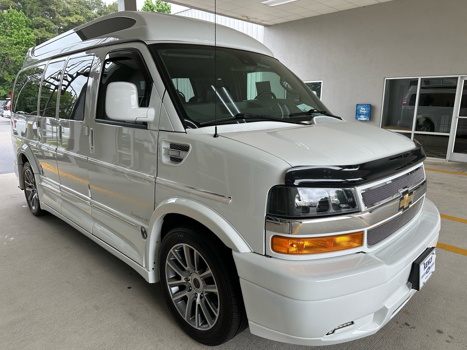 Used 2020 Chevrolet Express 2500 w/ Enhanced Convenience Package RWD image 11
