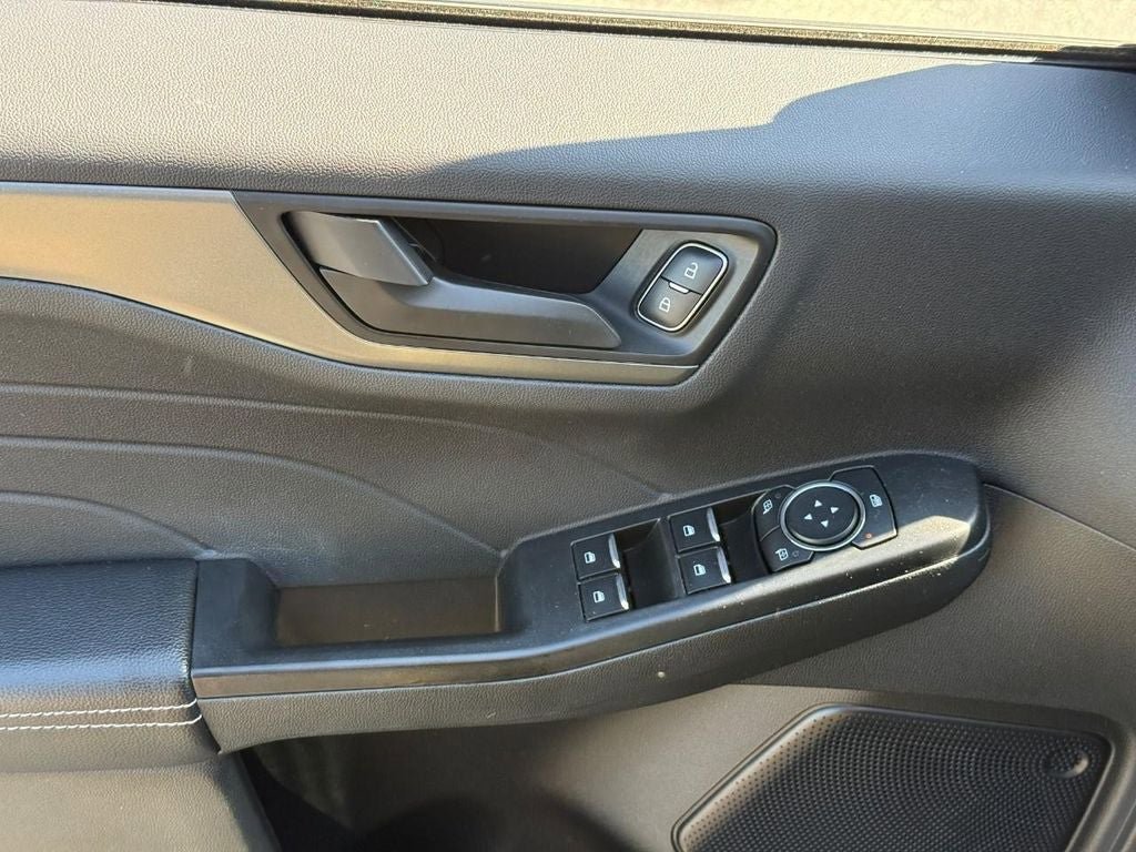 Certified 2025 Ford Escape Active AWD/4WD image 17