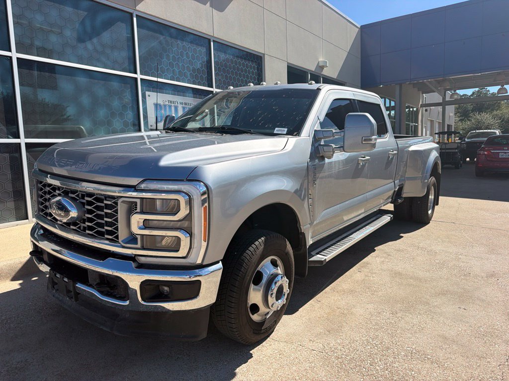 Certified 2023 Ford F350 Lariat w/ FX4 Off-Road Package AWD/4WD image 2