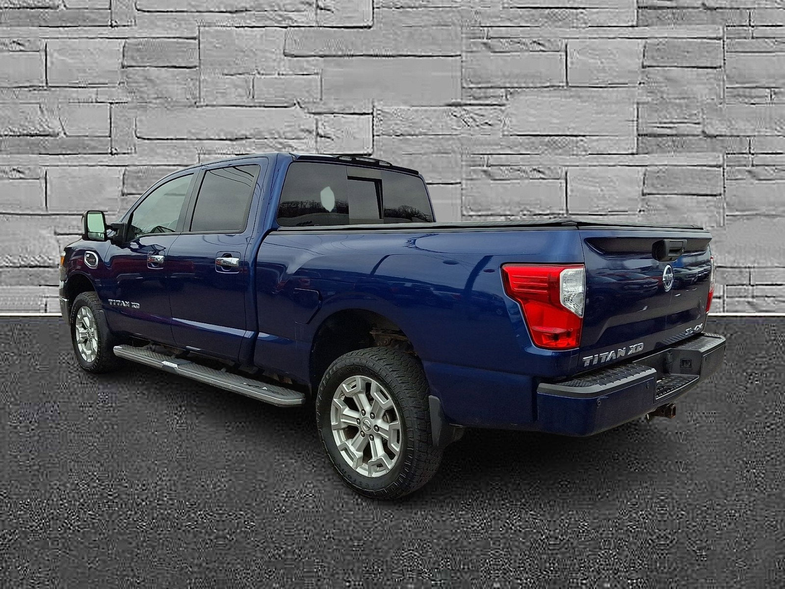 Used 2017 Nissan Titan SL AWD/4WD image 8