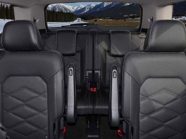Used 2025 Volkswagen Atlas SE image 28
