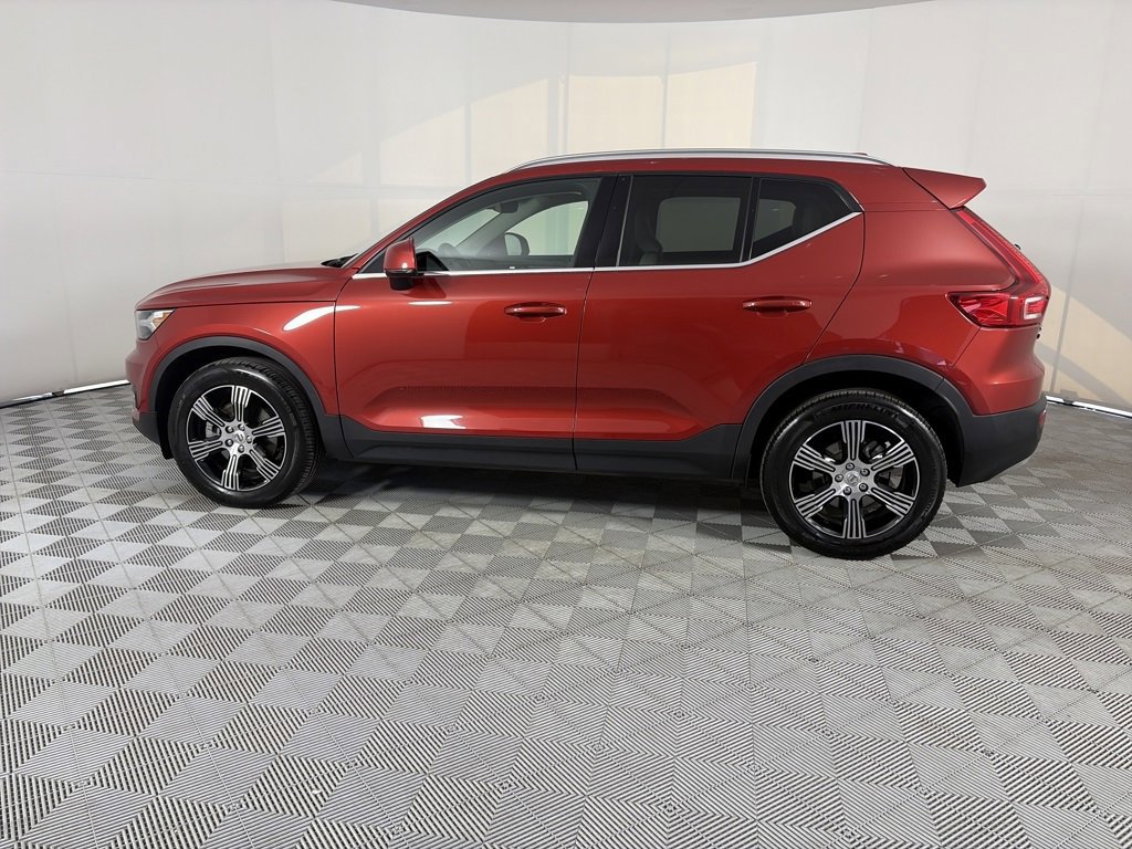 Used 2022 Volvo XC40 T5 Inscription image 2