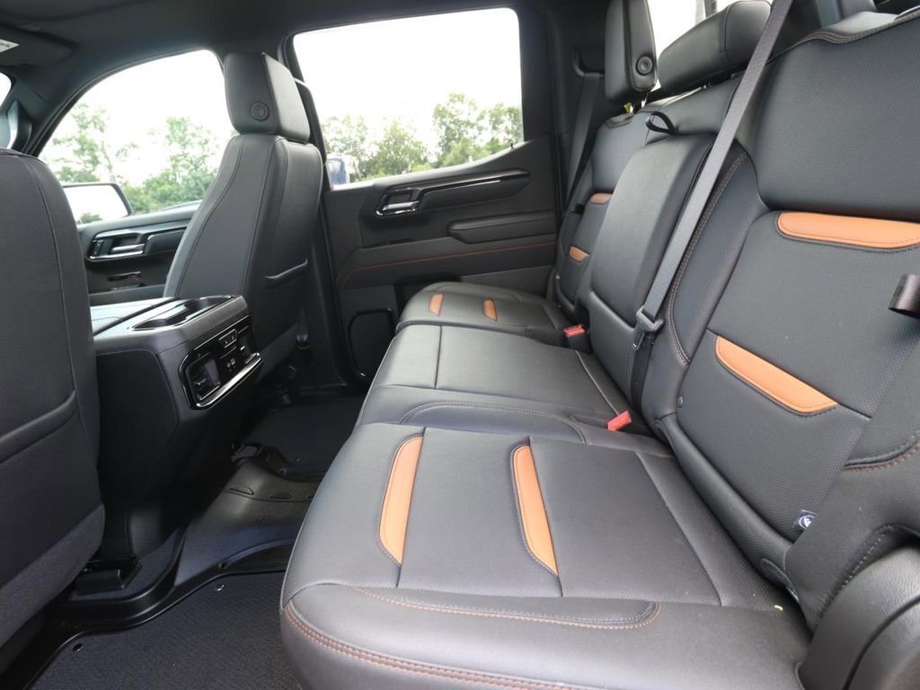 Used 2025 GMC Sierra 1500 AT4 w/ AT4 Premium Package AWD/4WD image 13