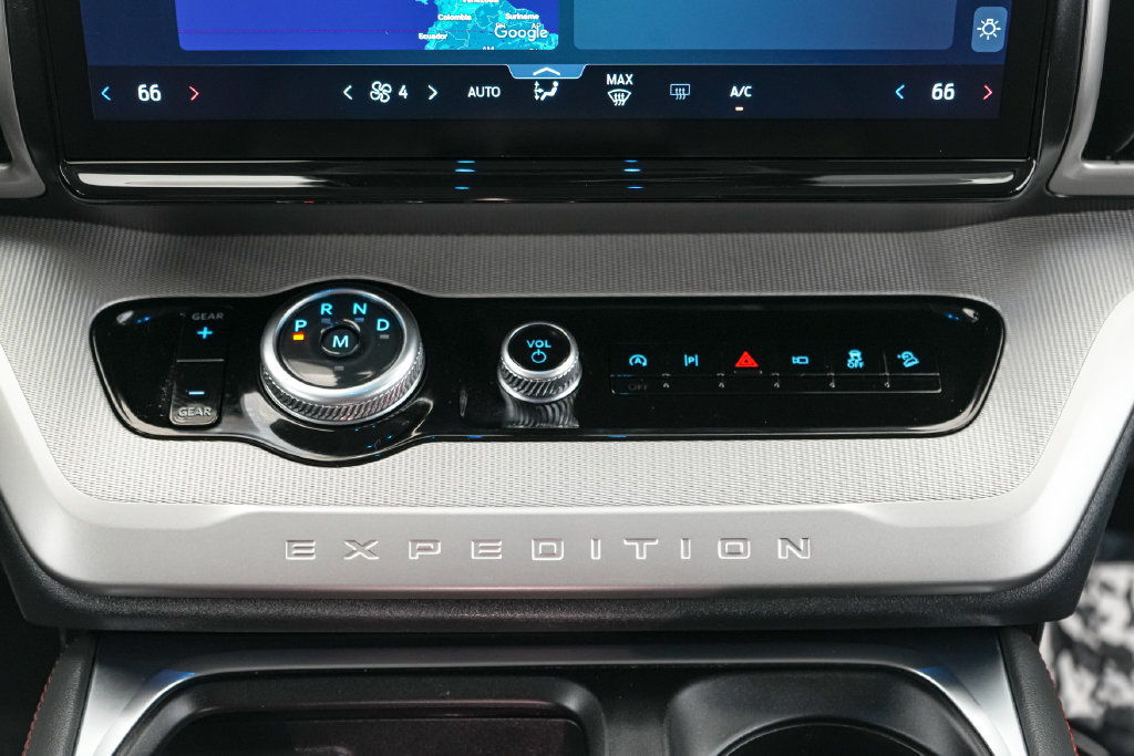 Certified 2025 Ford Expedition Active AWD/4WD image 16