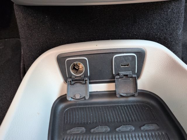 Used 2017 Chrysler Pacifica Touring w/ Tire & Wheel Group FWD image 42