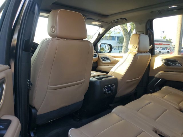 Used 2023 Chevrolet Suburban Premier image 5