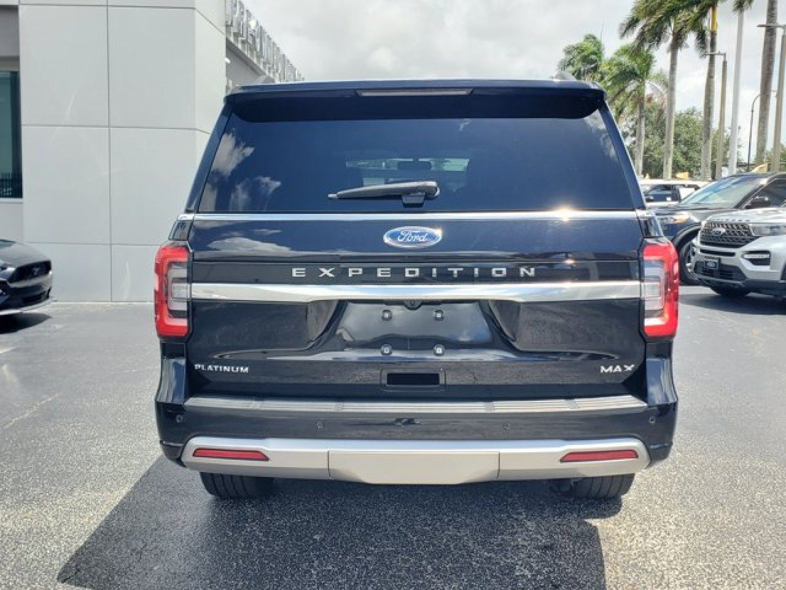 Certified 2024 Ford Expedition Max Platinum RWD image 6