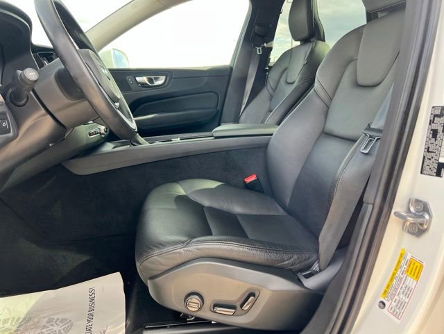 Used 2021 Volvo XC60 T5 Momentum w/ Protection Package Premier AWD/4WD image 17