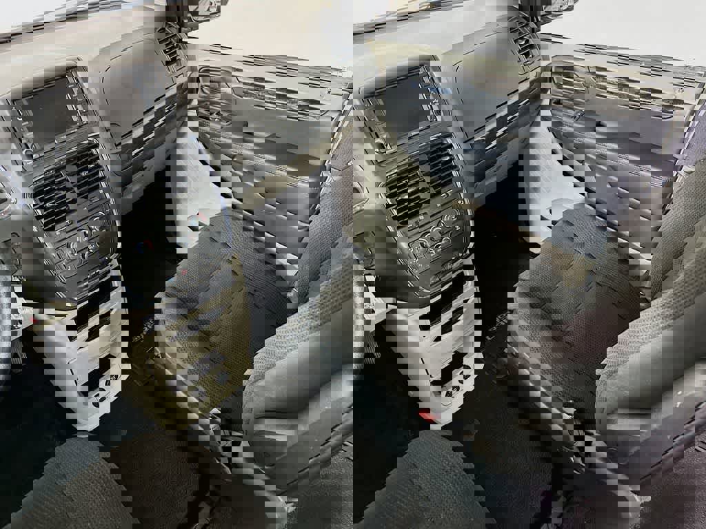 Used 2018 Dodge Grand Caravan SE w/ UConnect Hands-Free Group image 11