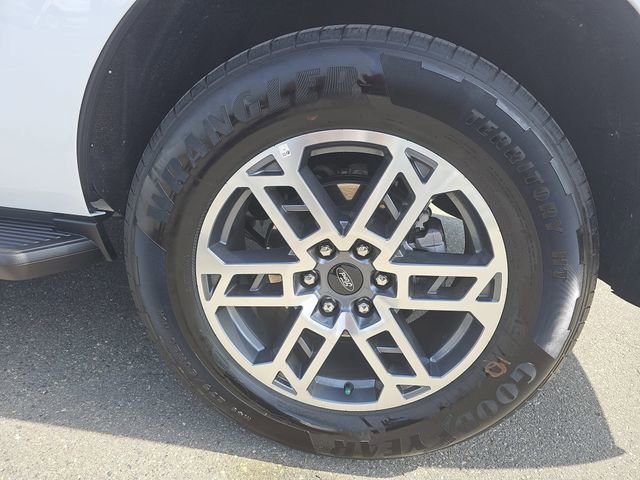 Certified 2025 Ford Expedition Active image 33