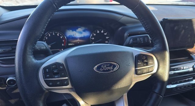 Certified 2023 Ford Explorer Limited w/ Equipment Group 301A image 7