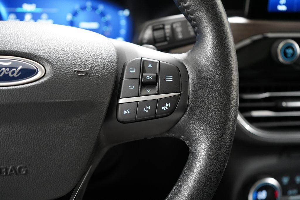 Certified 2020 Ford Escape Titanium AWD/4WD image 18