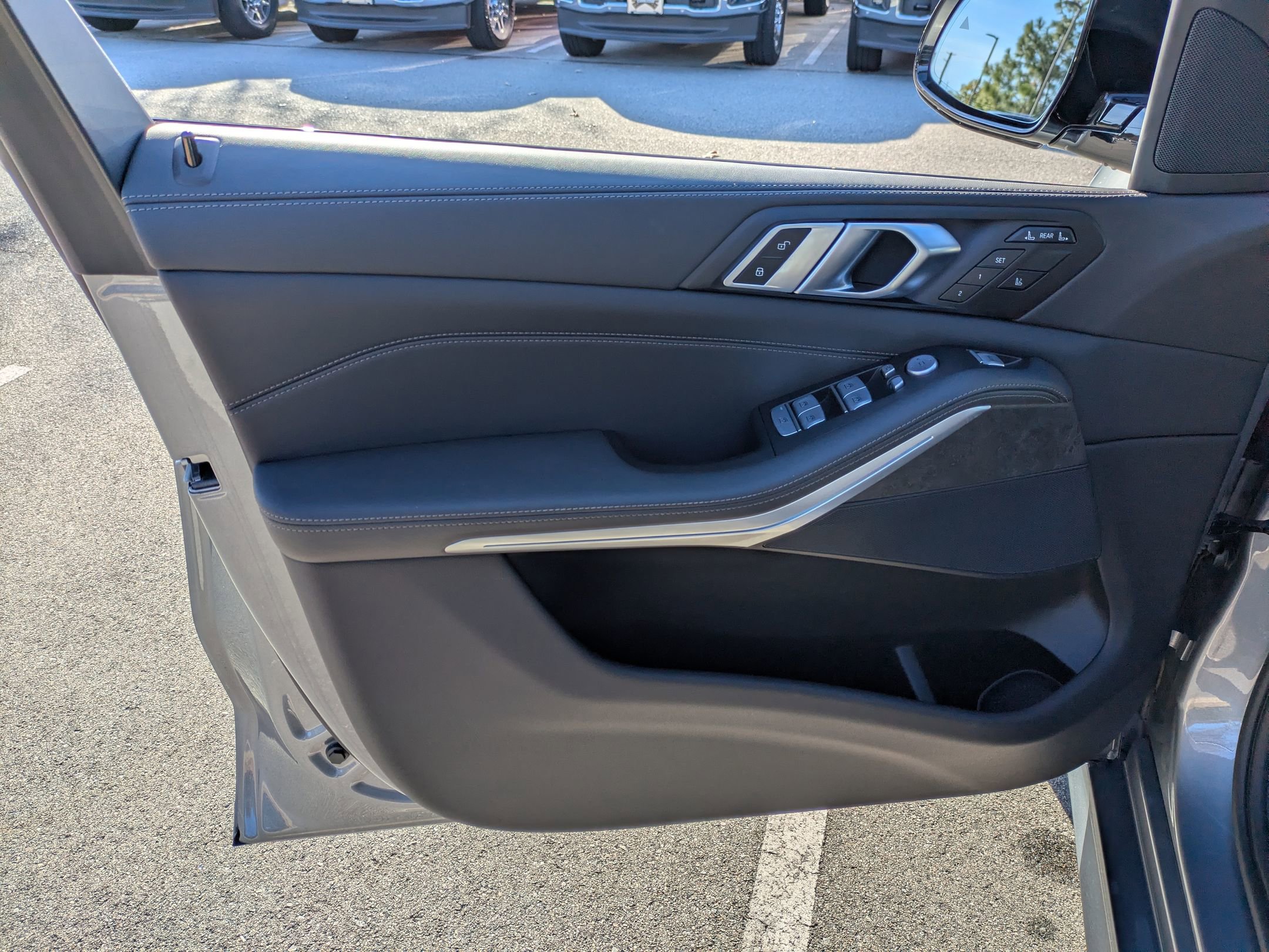 Used 2023 BMW X7 xDrive40i w/ M Sport Package image 15