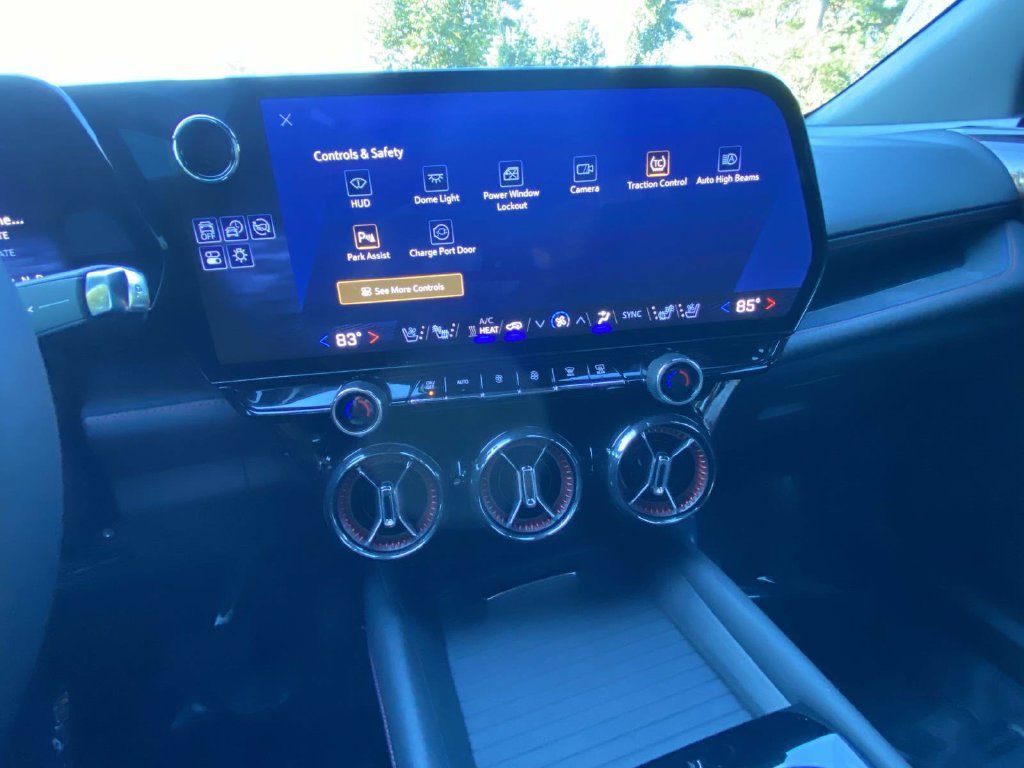 Used 2025 Chevrolet Blazer EV RS AWD/4WD image 27