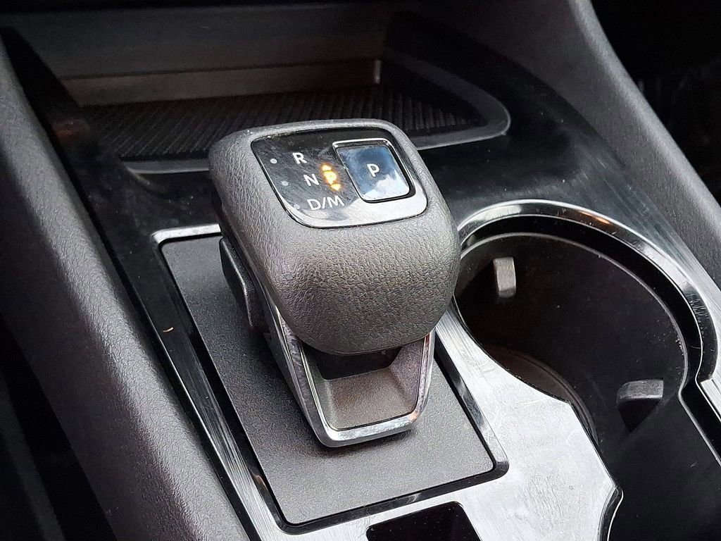 Used 2022 Nissan Rogue SV image 15