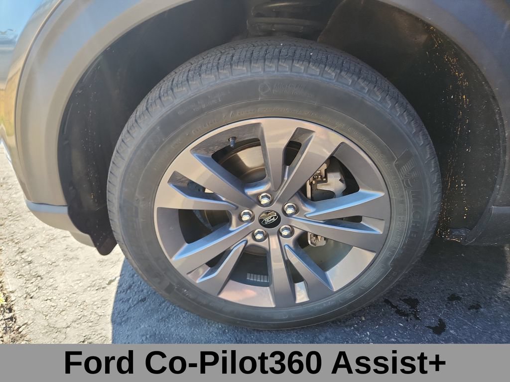 Certified 2023 Ford Explorer XLT w/ Equipment Group 202A AWD/4WD image 5