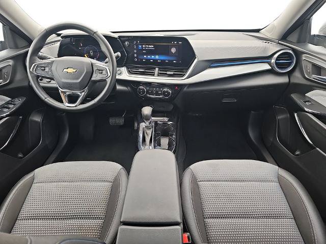 Used 2025 Chevrolet Trax LT w/ LT Convenience Package FWD image 9