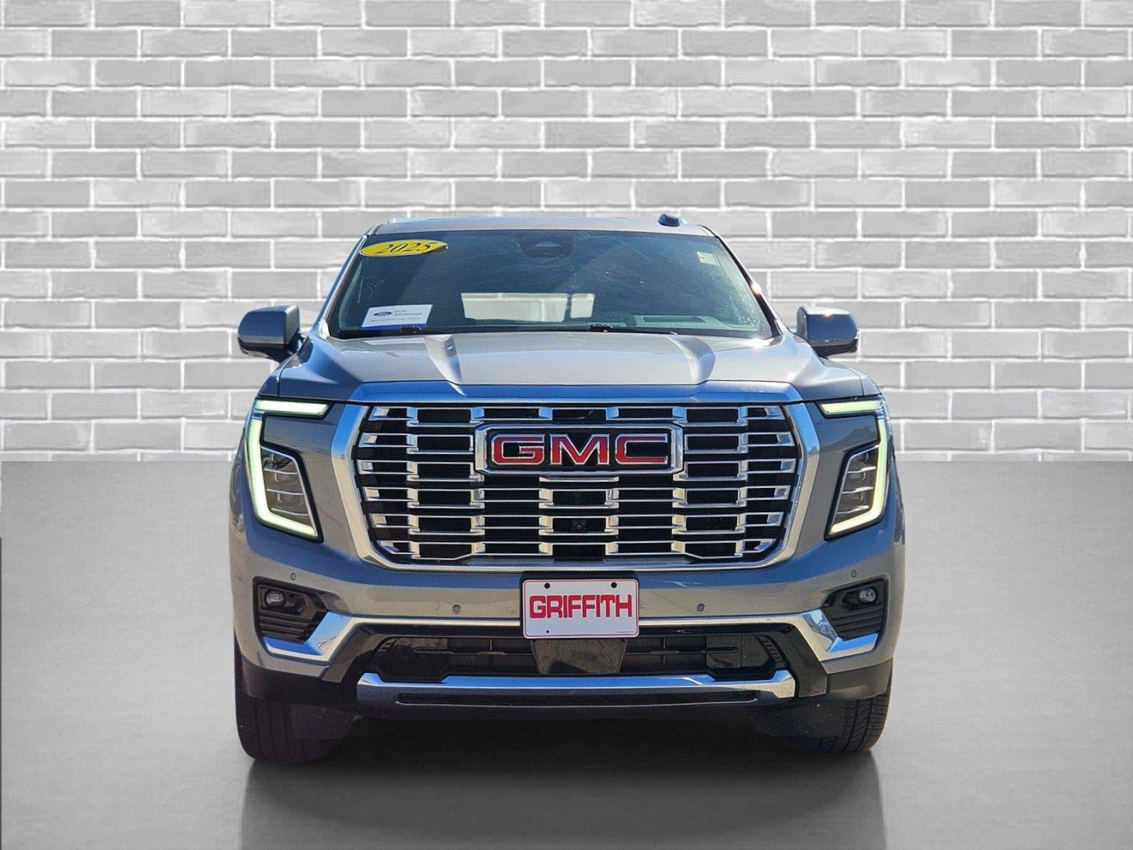 Used 2025 GMC Yukon Denali w/ Sun & Power Step Package AWD/4WD image 2