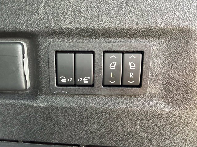 Used 2022 GMC Yukon XL SLT w/ SLT Luxury Package AWD/4WD image 9