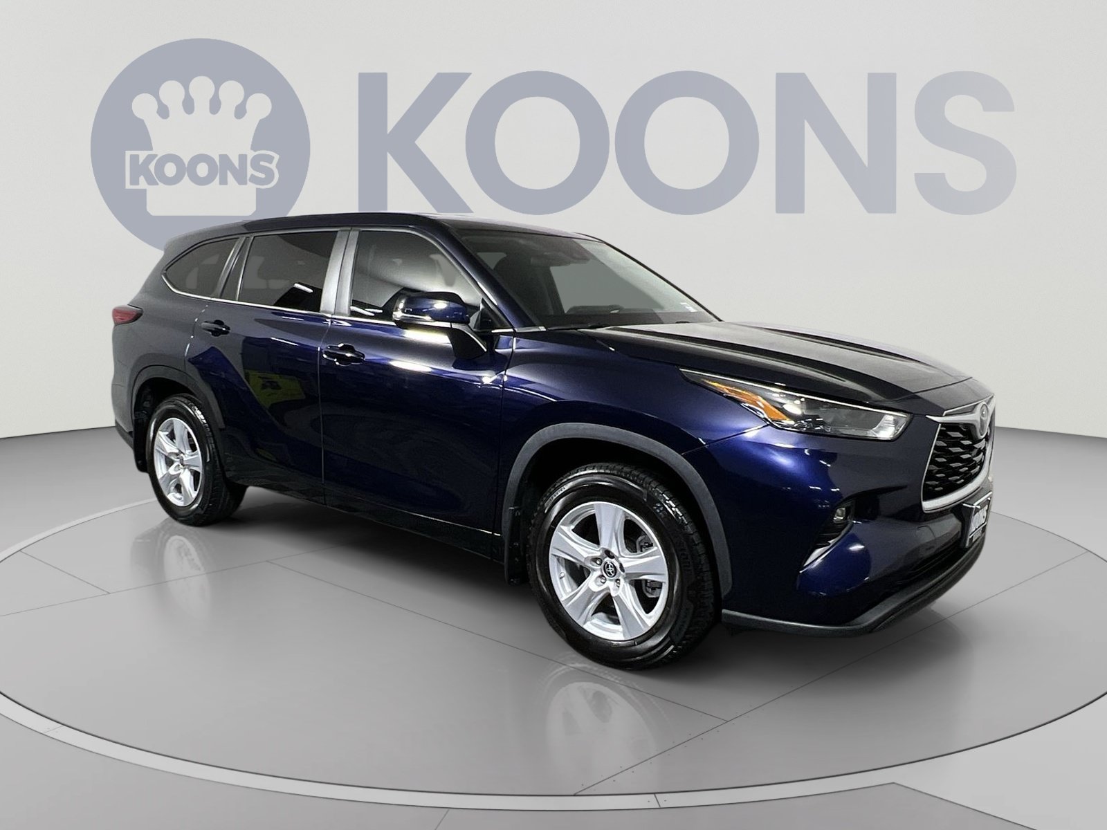 Used 2023 Toyota Highlander LE AWD/4WD image 2