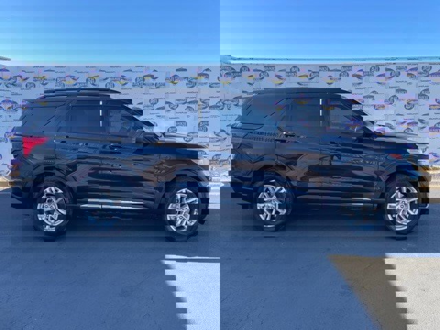 Certified 2022 Ford Explorer XLT image 2