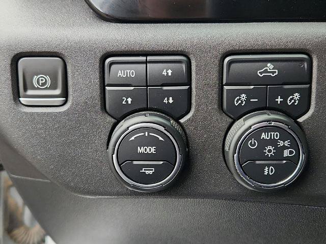 Used 2023 Chevrolet Silverado 1500 LT Trail Boss w/ Protection Package AWD/4WD image 15
