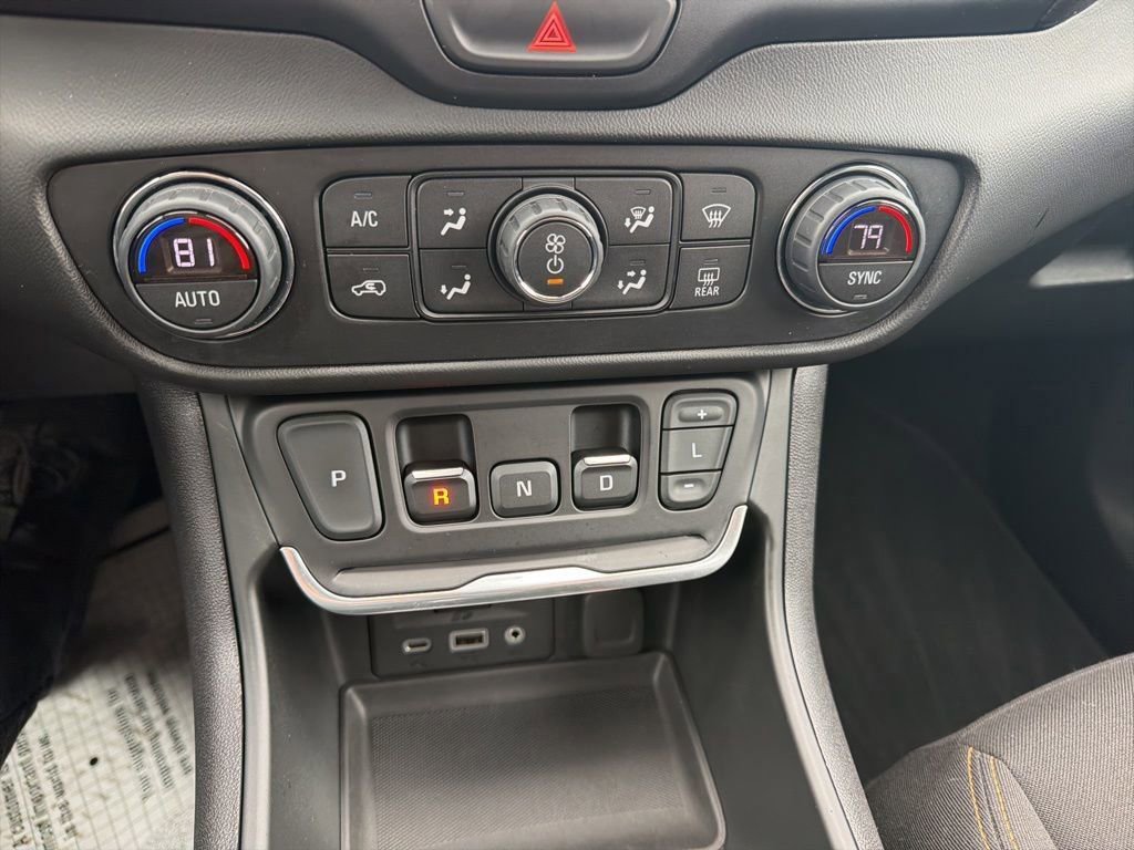 Used 2021 GMC Terrain SLE w/ Driver Convenience Package FWD image 28