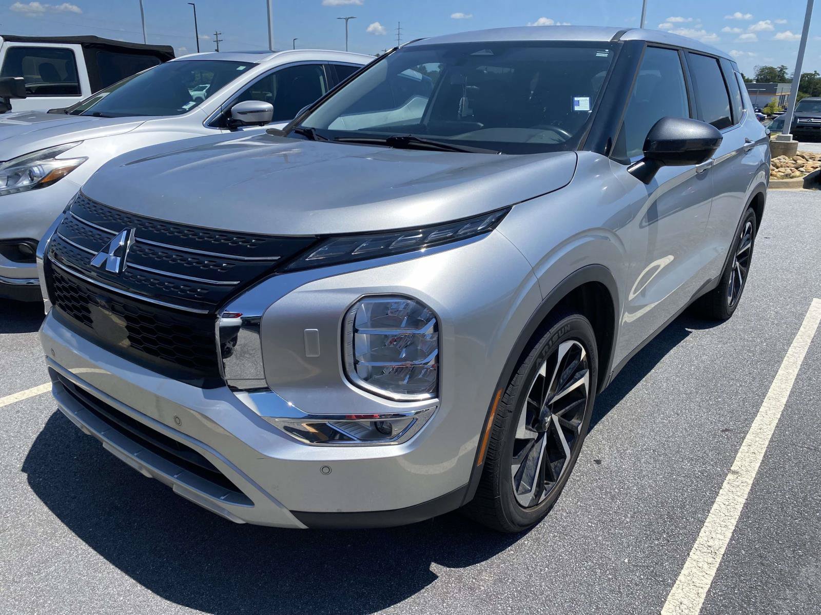 Used 2022 Mitsubishi Outlander SE AWD/4WD image 3